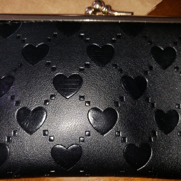 Black Gold Plated Heart Wallet - Picture 6 of 6